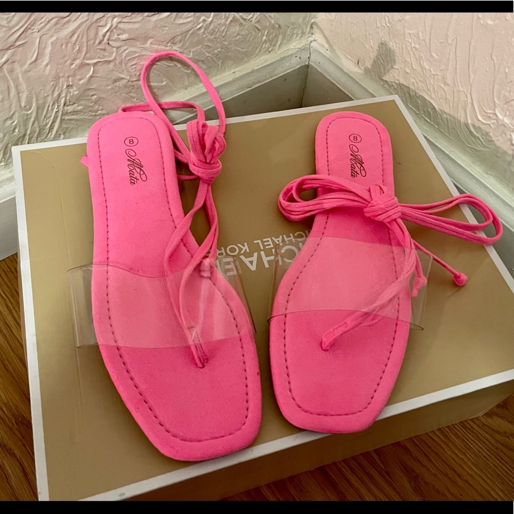 Brand new pink sandals 💗💗